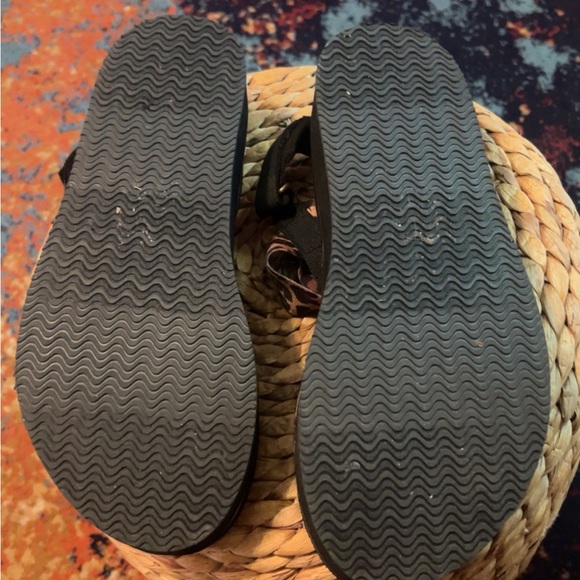 YELLOW BOX PLATFORM SANDAL - Picture 3 of 3